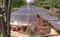 Как сделать крыши из поликарбоната своими руками, какой материал лучше профилированный, сотовый или монолитный, примеры на видео и фото