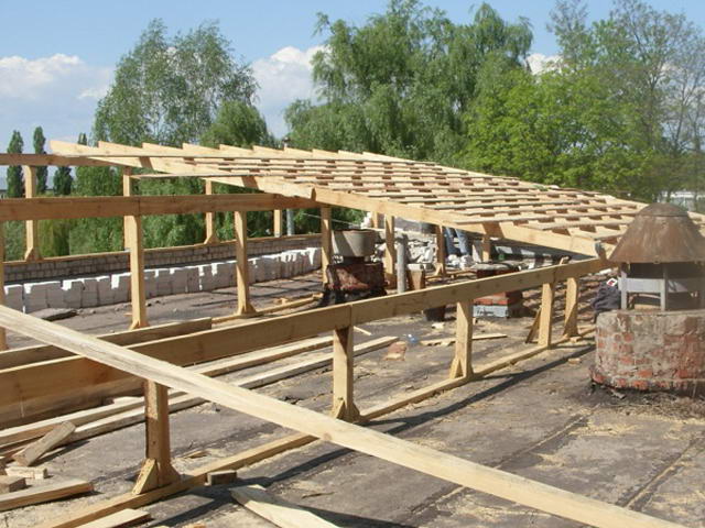 Монтаж обрешетки двухскатной крыши